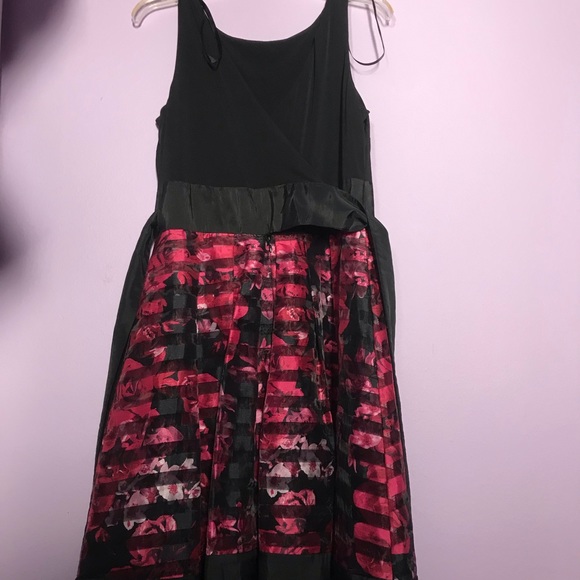 SLNY Fashion New York red floral dress - Picture 4 of 4